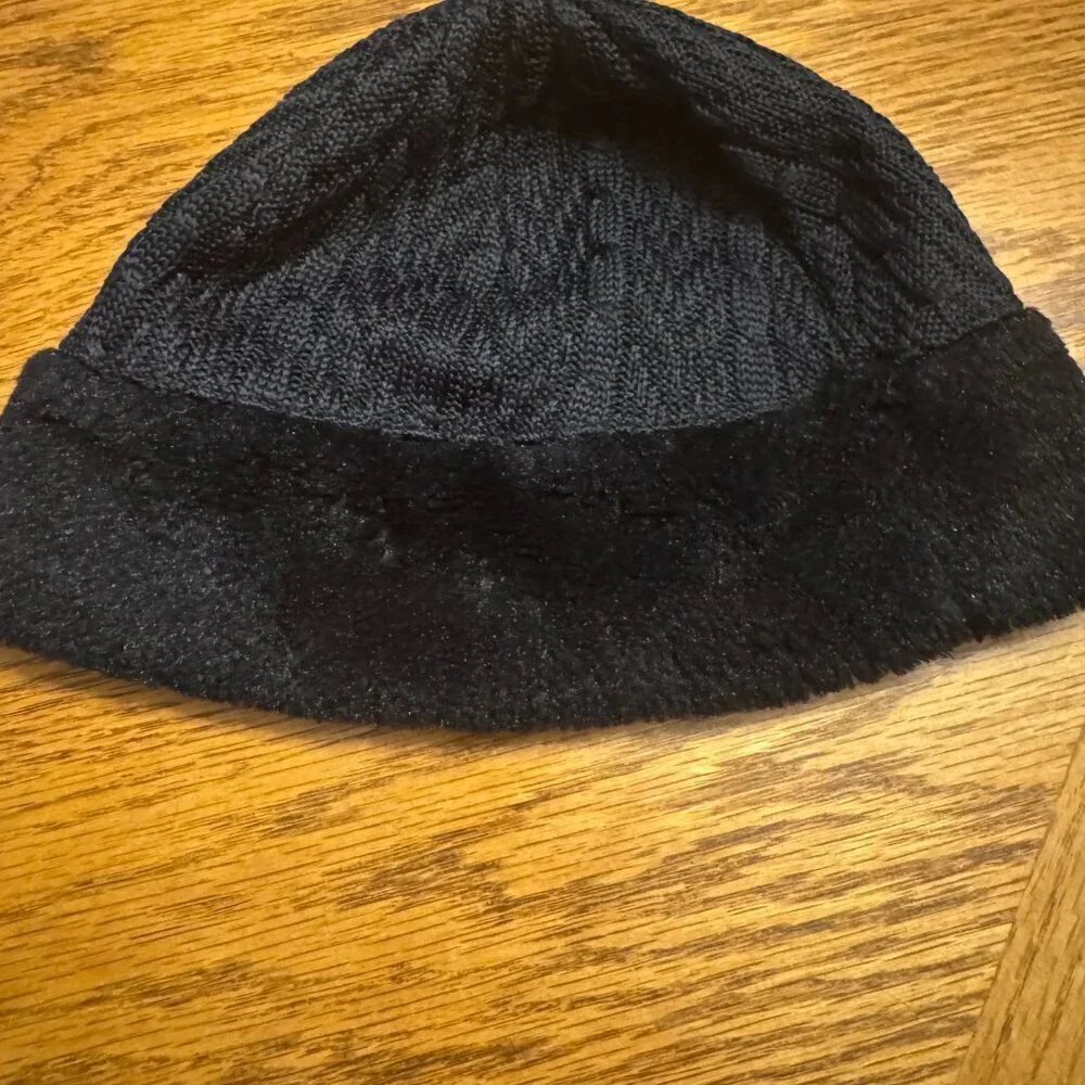 Spyder Woman's cable knit beanie hat - black (B40)